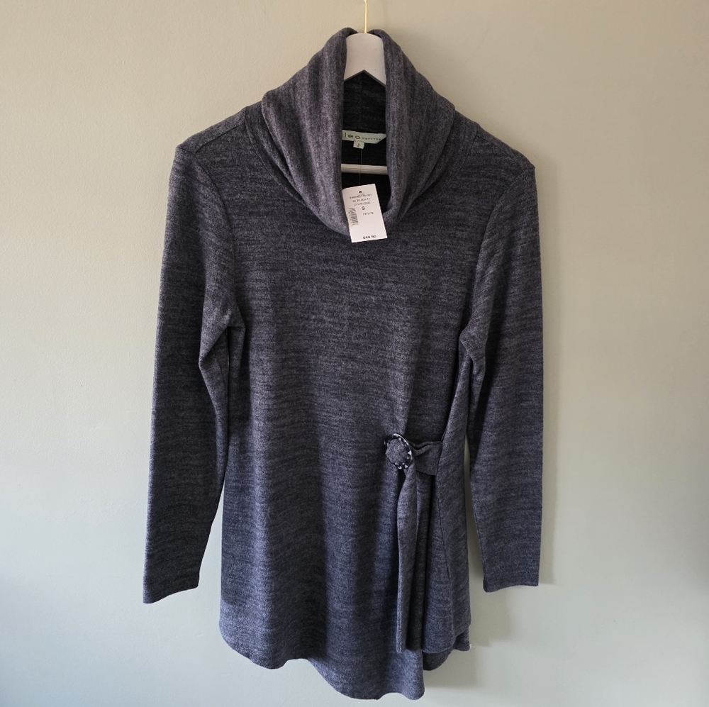 NWT Cleo Asymetrical Hem Turtleneck Knit Tunic Size S Abstract Contemporary